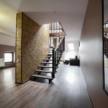 Apartments On Mitny Square ลวีฟ ภายนอก รูปภาพ
