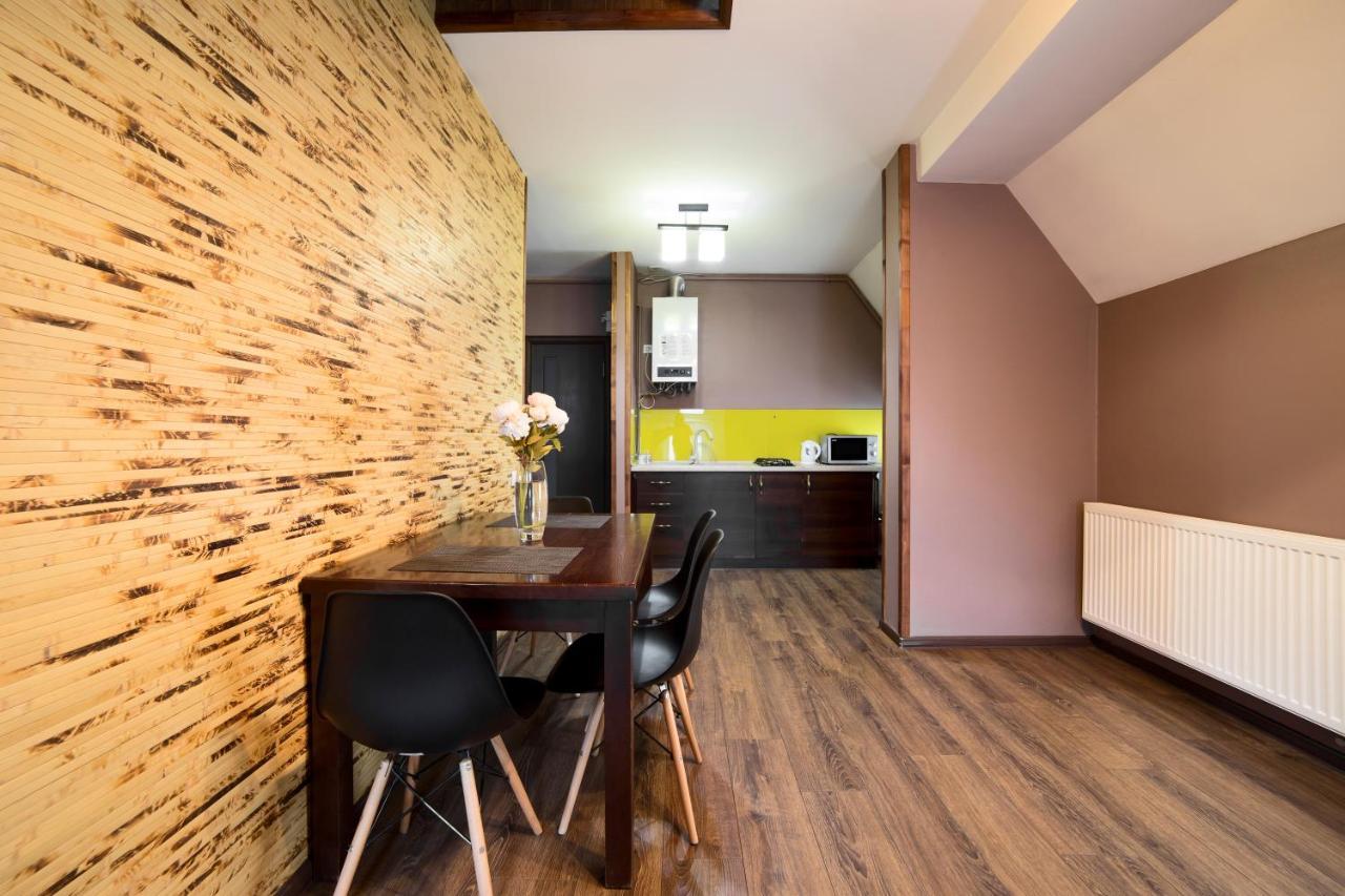 Apartments On Mitny Square ลวีฟ ภายนอก รูปภาพ