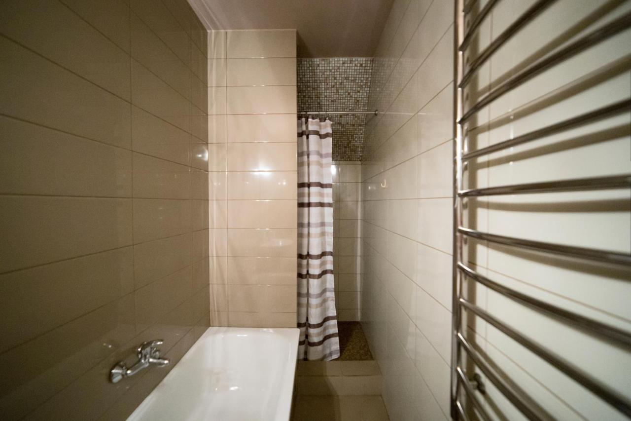 Apartments On Mitny Square ลวีฟ ภายนอก รูปภาพ